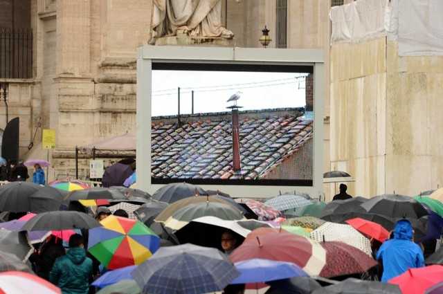 gabbiano-comignolo-cappella-sistina-conclave-vaticano