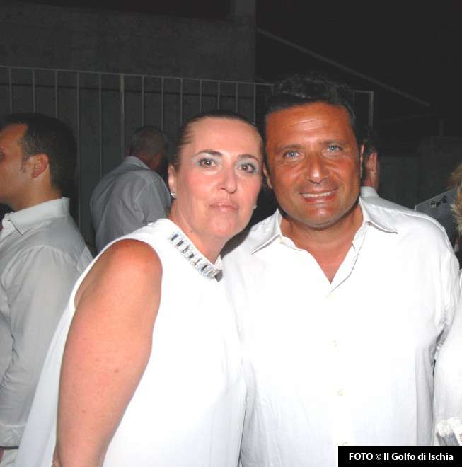 Schettino mentre festeggia e si diverte tra amici schettino-partecipa-a-feste