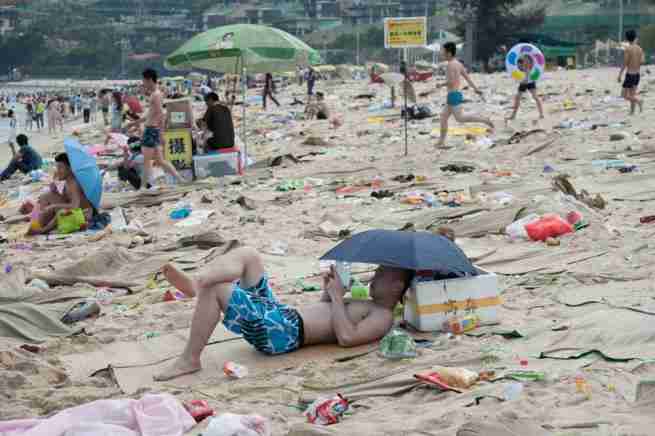 spiaggia-coperta-di-rifiuti-in-cina